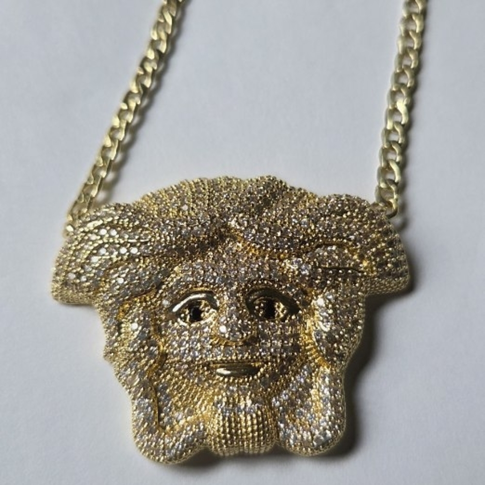18k Gold Plated Medusa Pendant Necklace - Stamped 750 Italy